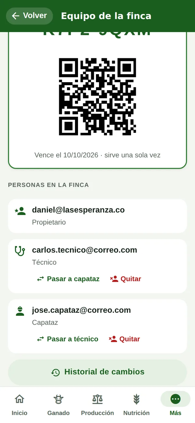 Personas en la finca: propietario, técnico y capataz, con opciones para cambiar el rol o quitar